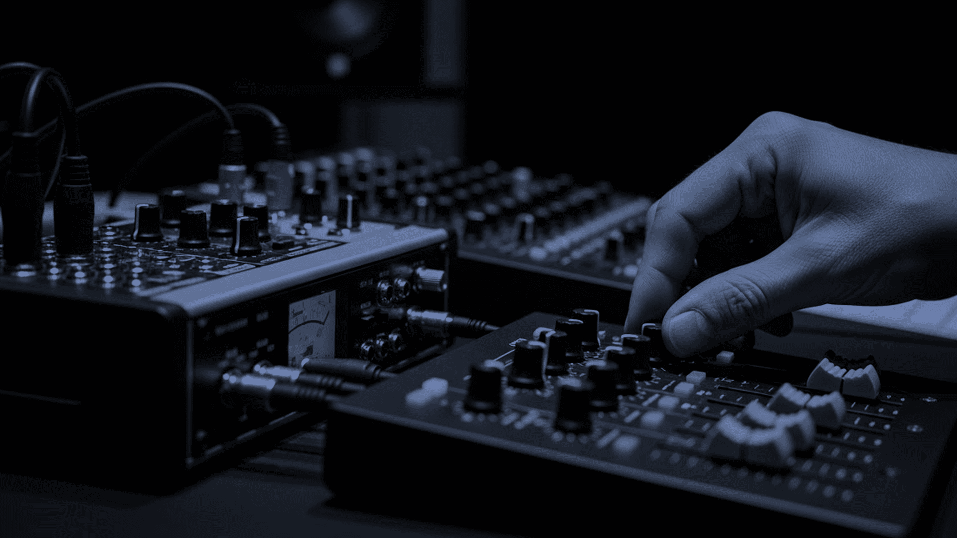 Since 2019. 작은 방에서 시작된 혁신